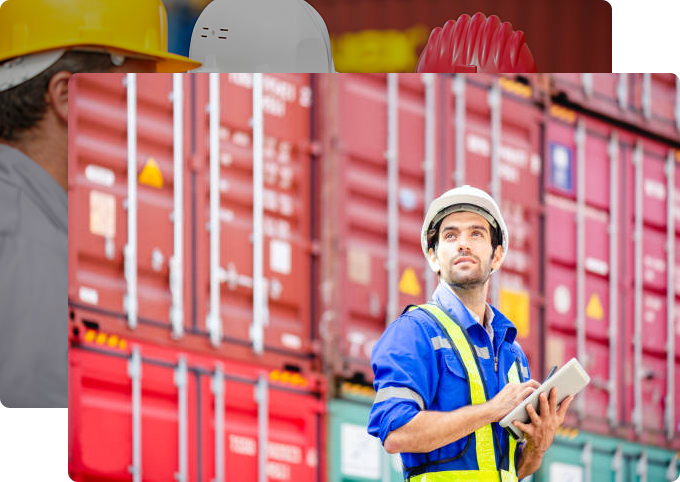 Piros kontenerek elott allo ember, jegyzettombbel a kezeben.